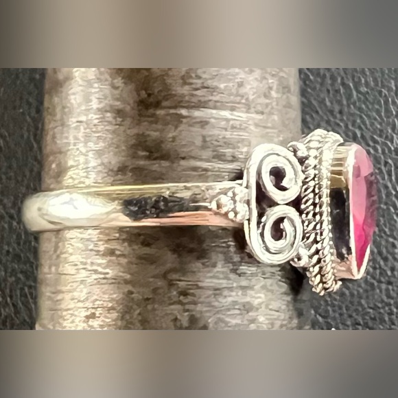 Elegant Sterling Silver Ring with Ruby Gemstone - Picture 3 of 4